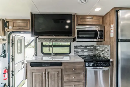 Large Marge - Comes with 2 BATHROOMS - 2020 Forest River Georgetown 36B5