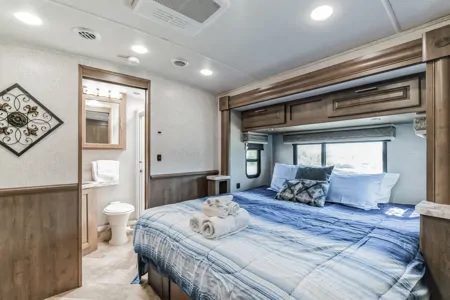 Large Marge - Comes with 2 BATHROOMS - 2020 Forest River Georgetown 36B5