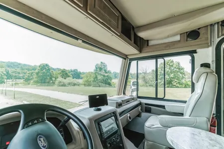 Large Marge - Comes with 2 BATHROOMS - 2020 Forest River Georgetown 36B5