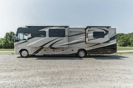 Large Marge - Comes with 2 BATHROOMS - 2020 Forest River Georgetown 36B5