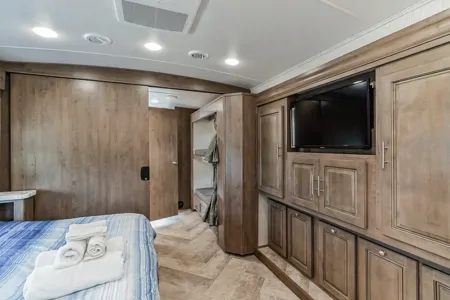 Large Marge - Comes with 2 BATHROOMS - 2020 Forest River Georgetown 36B5