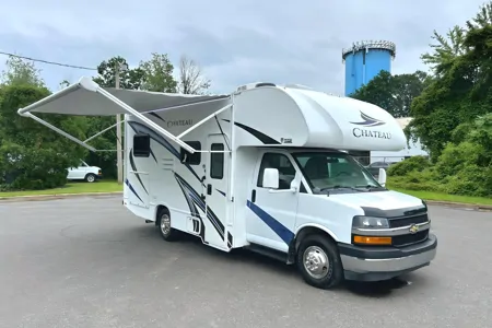 Thor Chateau – Comfortable, Compact, Perfect for Road Trips