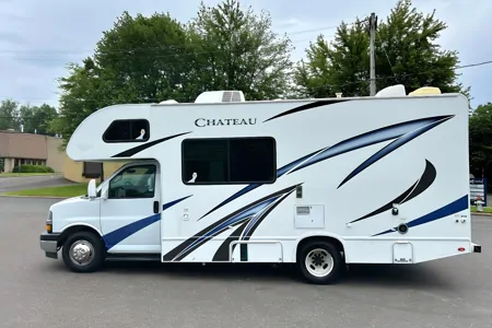 Thor Chateau – Comfortable, Compact, Perfect for Road Trips