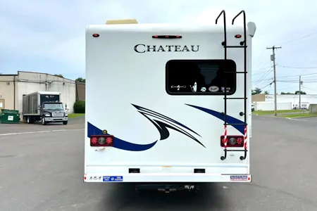 Thor Chateau – Comfortable, Compact, Perfect for Road Trips