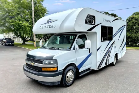 Thor Chateau – Comfortable, Compact, Perfect for Road Trips