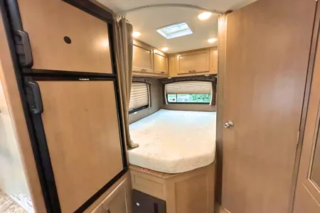 Thor Chateau – Comfortable, Compact, Perfect for Road Trips