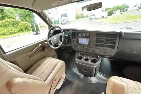 Thor Chateau – Comfortable, Compact, Perfect for Road Trips