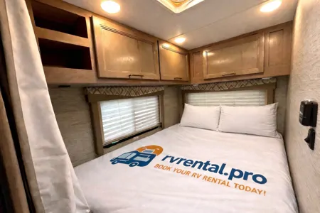 Thor Chateau – Comfortable, Compact, Perfect for Road Trips