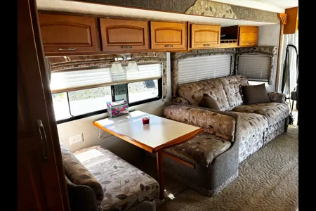 Winnebago Suncruiser Class A