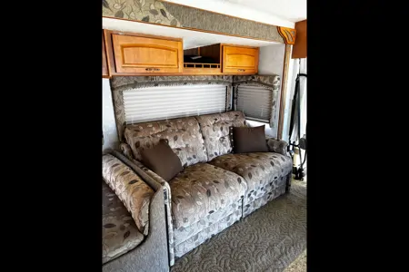 Winnebago Suncruiser Class A
