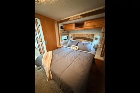 Winnebago Suncruiser Class A