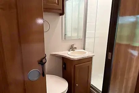 WiFi - Sleeps 6 - Easy to drive - First Timers Welcome!