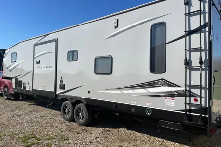 Cole's Forest River 325 pack 13 Toy Hauler
