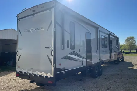 Cole's Forest River 325 pack 13 Toy Hauler