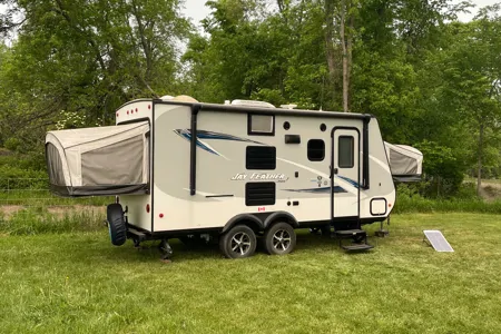Sarah and Chris's Jayco 17FXD Hybrid