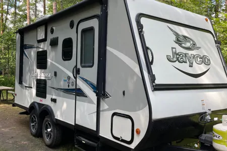 Sarah and Chris's Jayco 17FXD Hybrid