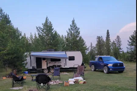 Neil's Starcraft M-24QB Travel Trailer