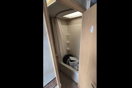 Neil's Starcraft M-24QB Travel Trailer