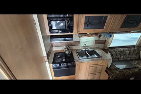 Neil's Starcraft M-24QB Travel Trailer