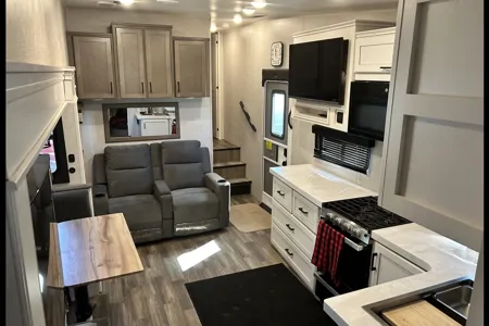 Your Home Away From Home-Jayco Eagle 2025 Fifth Wheel