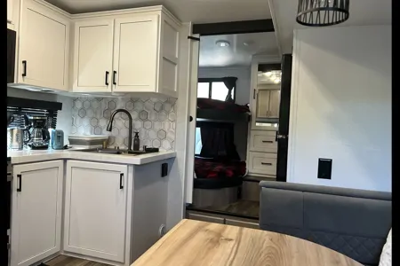 Your Home Away From Home-Jayco Eagle 2025 Fifth Wheel