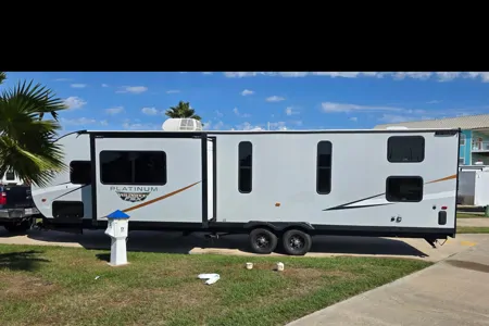 Platinum Forest River Wildwind Travel Trailer