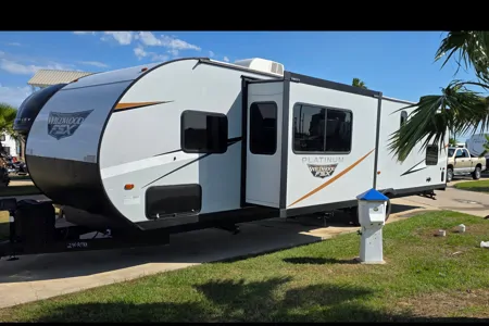 Platinum Forest River Wildwind Travel Trailer