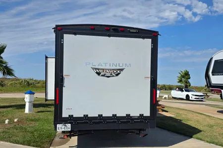 Platinum Forest River Wildwind Travel Trailer