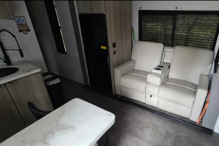 Platinum Forest River Wildwind Travel Trailer