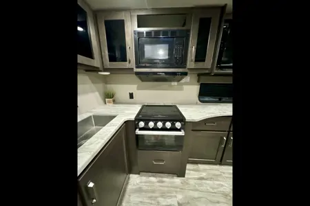 Spacious Grand Design Bunkhouse with Master Suite