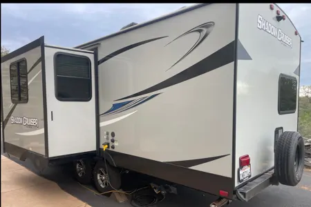 Spacious Clean 27.7' Travel Trailer w/ slide-out