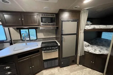 Spacious Clean 27.7' Travel Trailer w/ slide-out