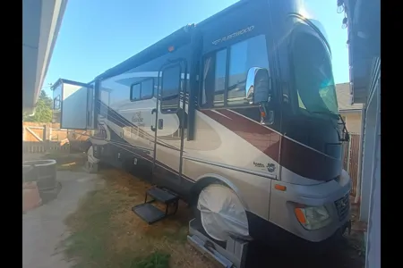 Excellent 2014 Fleetwood Bounder 36R Class A