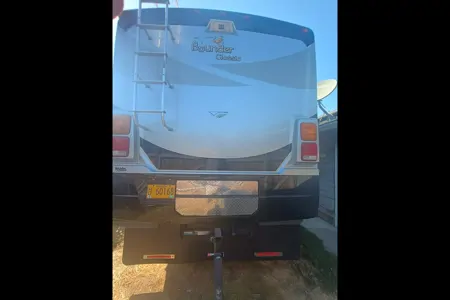 Excellent 2014 Fleetwood Bounder 36R Class A