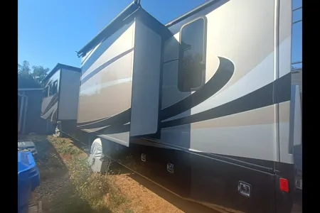 Excellent 2014 Fleetwood Bounder 36R Class A