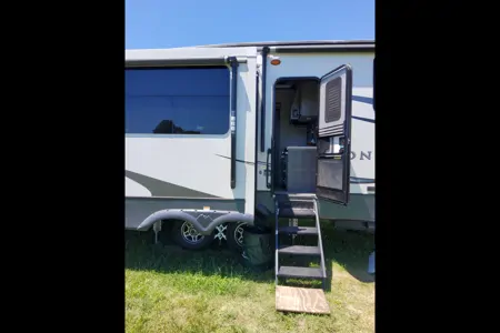 David 's Keystone Montana 3231CK Fifth Wheel
