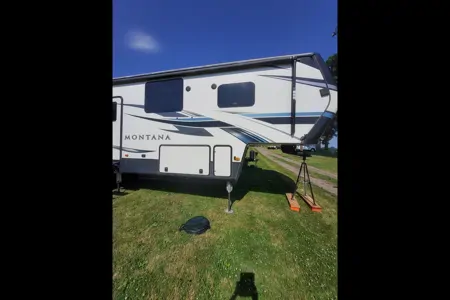 David 's Keystone Montana 3231CK Fifth Wheel