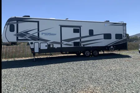 Ramiro's Keystone Impact Fuzion 267 Toy Hauler