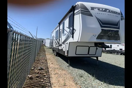 Ramiro's Keystone Impact Fuzion 267 Toy Hauler