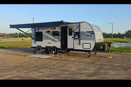 2025 Jayco Jay Flight SLX 210 QB Travel Trailer (Couples or Small Families Trailer)