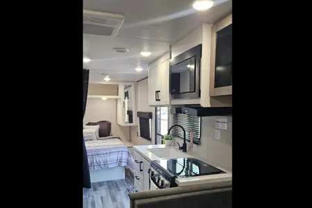 2025 Jayco Jay Flight SLX 210 QB Travel Trailer (Couples or Small Families Trailer)