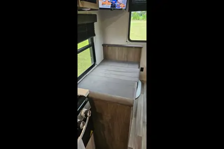 2025 Jayco Jay Flight SLX 210 QB Travel Trailer (Couples or Small Families Trailer)