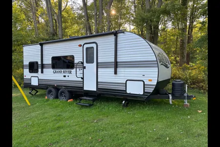 Lance's Grand River 25BH Travel Trailer