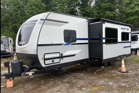 Zach's Venture Sporttrek Travel Trailer