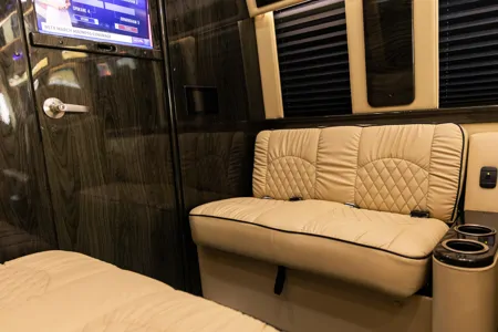 Exclusive Luxury Executive Coach Class B