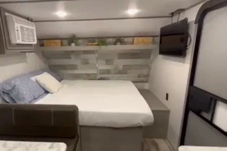 Gianco's Coleman Lantern LT 17B Travel Trailer