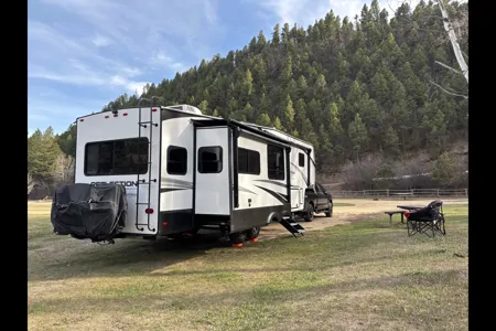 Pristine 2025 Grand Design Reflection 337 Fifth Wheel