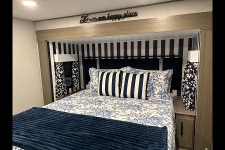 Pristine 2025 Grand Design Reflection 337 Fifth Wheel