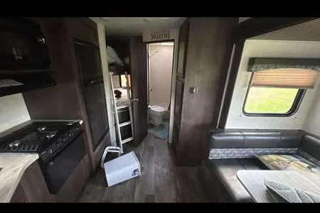 Brett's Starcraft Autumn Ridge Outfitter Travel Trailer