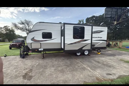 Brett's Starcraft Autumn Ridge Outfitter Travel Trailer